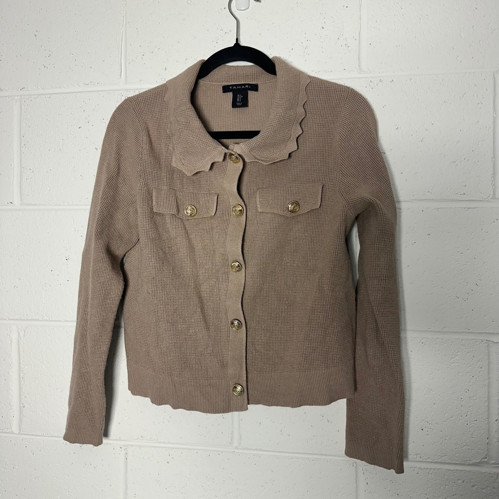 Tahari Womens Taupe Knit Cardigan Jacket Scalloped Collar Gold Crest Buttons S - Picture 2 of 4